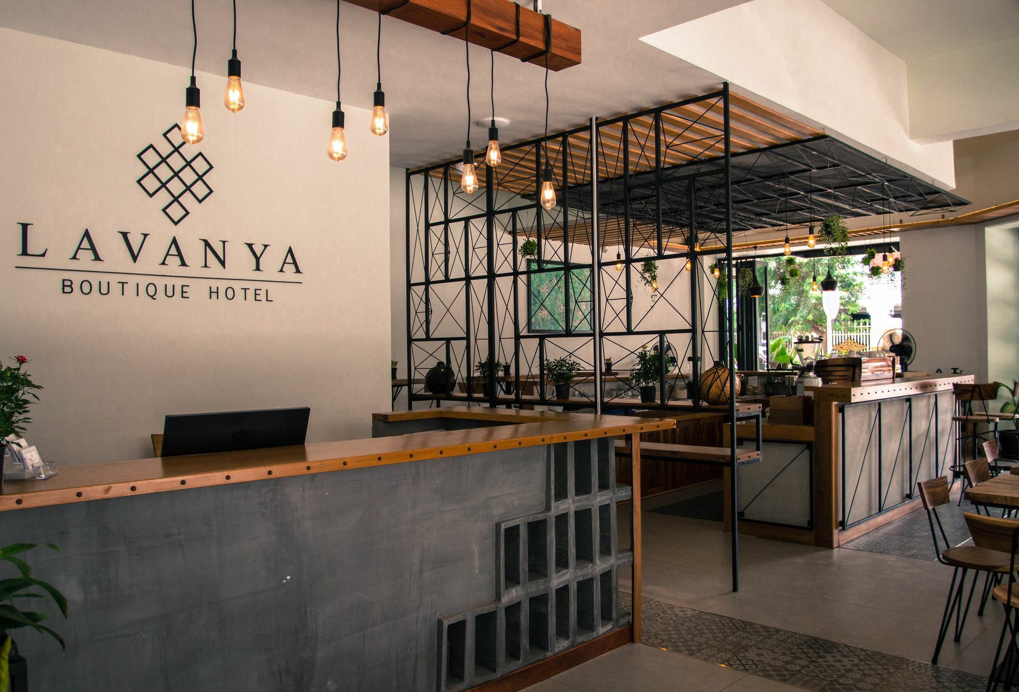 Lavanya Boutique Hotel Phnom Penh Exterior photo